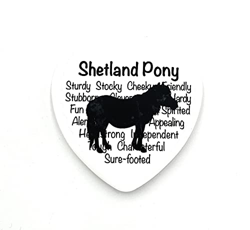 Kühlschrankmagnet mit Motiv "Shelland-Pony", in Schwarz auf Weiß, Keramik, herzförmig, mit Pony-Figuren im Hintergrund, tolles Geschenk für Pony-Liebhaber von RCC