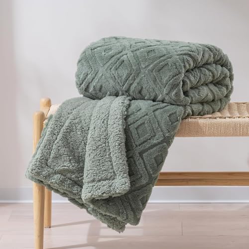 RECYCO Sherpa Decke Wohndecke Matcha Kuscheldecke 127x152cm, Klein Weich Warm Flauschig Dick Decke/Fleecedecke/Couch Wohnzimmerdecke/Sofadecke für Bett Sofa Couch Wohnzimmer, Grün von RECYCO