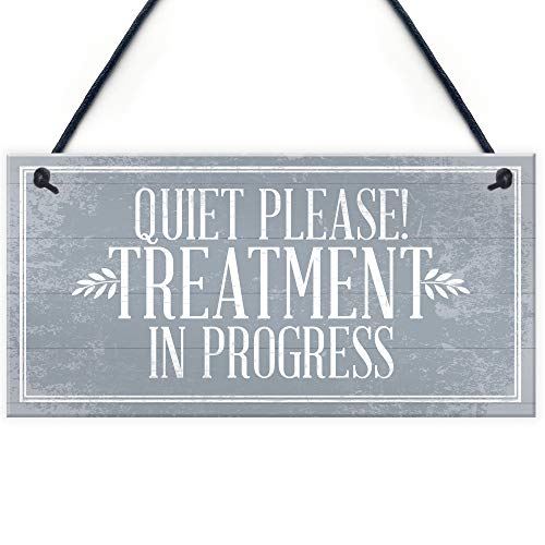 RED OCEAN Schild zum Aufhängen, Aufschrift "Quiet Please Treatment in Progress Do Not Disturb", Geschenk für Wand, Tür, Salon, Schild von RED OCEAN