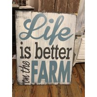 "Handbemaltes "Life Is Better On The Farm" Schild Im Rustikalen Landhausstil." von REFINDdesigngals
