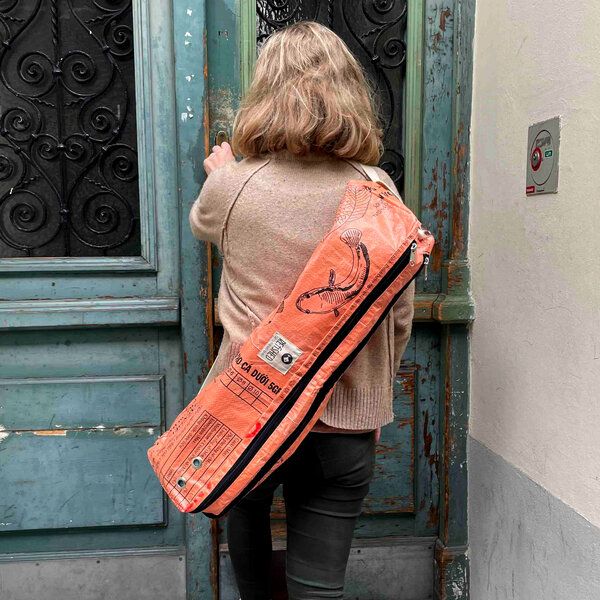 REFISHED fair fashion YOGA LOVE | Upcycelte Yogatasche von REFISHED fair fashion