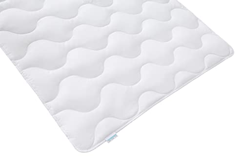 REGINA HOME SLEEP LIVING EST. 1967 Sommer-Faserdecke 135x200cm mit Wellensteppung, 100% Polyester, 500g von REGINA HOME SLEEP LIVING EST. 1967