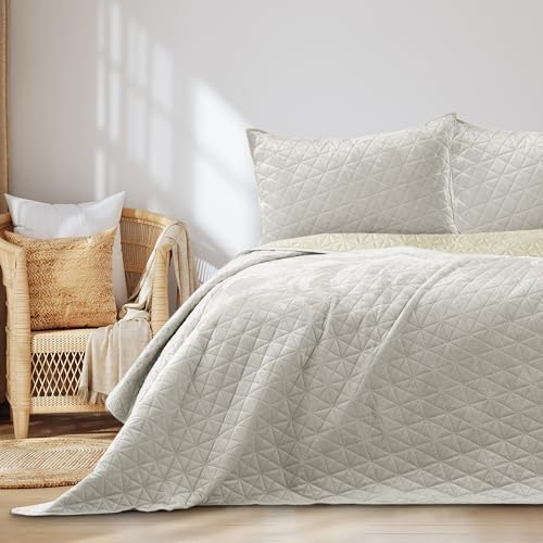 RESTILO Tagesdecke 170x270 cm Hellbeige Bettüberwürf zweiseitig Steppung Velvet Samt Laila von RESTILO