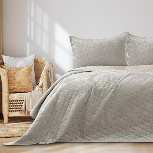 RESTILO Tagesdecke 200x220 cm Beige Bettüberwürf zweiseitig Steppung Velvet Samt Laila von RESTILO