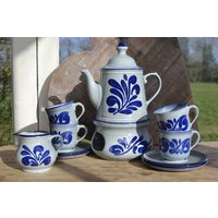 Retro Boch Belgium Grau Blau Teekanne Teewärmer Milchkännchen 5 Tassen Und Untertassen 1 Servierteller & Floral 70Er Jahre Küchengeschirr Retro Boch Belgium Grau Blau Teekanne Teewärmer Milchkännchen 5 Tassen Und Untertassen 1 Servierteller & Floral 70Er Jahre Küchengeschirr von RETROFAMKE