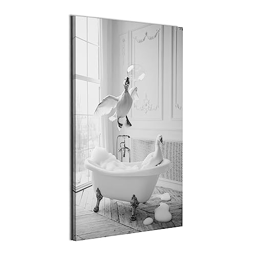 REVOLIO 50x75 cm Bilder Badezimmer - Bad Bilder Tierbilder - Badezimmer Deko Leinwandbild Wandbilder fur Wohnzimmer Wanddeko - Enten Tier in der Badewanne schwarz weiß von REVOLIO