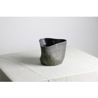 Deformierte Vase/Pflanztopf | 16 X 12 cm Aus Keramik in Grün Und Braun - Handgefertigt von RFeldmannEntwurf