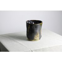 Deformierte Vase | 14 cm Aus Keramik in Grün Und Schwarz - Handgefertigt Deformierte Vase | 14 cm Aus Keramik in Grün Und Schwarz - Handgefertigt von RFeldmannEntwurf