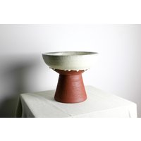 Große Handgefertigte Schale Mit Fuß | Ø 26 cm Aus Keramik in Weiß Und Rot Große Handgefertigte Schale Mit Fuß | Ø 26 cm Aus Keramik in Weiß Und Rot von RFeldmannEntwurf