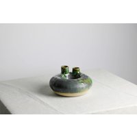 Handgefertigte Donut-Vase | Ø 14, 5 cm Oder Kerzenständer Aus Keramik in Grün von RFeldmannEntwurf
