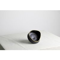 Handgefertigte Schale Aus Keramik in Schwarz Und Gold Handgefertigte Schale Aus Keramik in Schwarz Und Gold von RFeldmannEntwurf