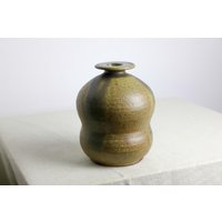 Handgefertigte Vase Aus Keramik | 16 cm in Grün-Braun Handgefertigte Vase Aus Keramik | 16 cm in Grün-Braun von RFeldmannEntwurf