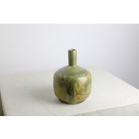 Handgefertigte Vase Aus Keramik | 17 cm in Grün Und Braun Handgefertigte Vase Aus Keramik | 17 cm in Grün Und Braun von RFeldmannEntwurf