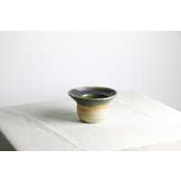 Handgefertigter Blumentopf Aus Keramik | Ø 13, 5 cm in Grün Und Beige von RFeldmannEntwurf