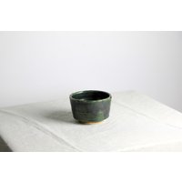 Handgefertigter Blumentopf | Ø 11 cm Aus Keramik in Grün Und Schwarz Handgefertigter Blumentopf | Ø 11 cm Aus Keramik in Grün Und Schwarz von RFeldmannEntwurf