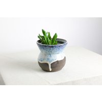 Handgefertigter Pflanztopf/Vase | Ø 12, 5 cm Aus Keramik in Weiß-Blau Und Dunkelbraun von RFeldmannEntwurf