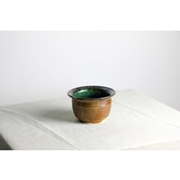 Handgefertigter Pflanztopf | Ø 12, 5 cm Aus Keramik in Braun Und Grün Handgefertigter Pflanztopf | Ø 12, 5 cm Aus Keramik in Braun Und Grün von RFeldmannEntwurf