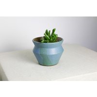 Handgefertigter Pflanztopf | Ø 14 cm Aus Keramik in Hellblau Und Braun von RFeldmannEntwurf
