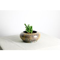 Handgefertigter Pflanztopf | Ø 17 cm Aus Keramik in Beige Und Braun Handgefertigter Pflanztopf | Ø 17 cm Aus Keramik in Beige Und Braun von RFeldmannEntwurf