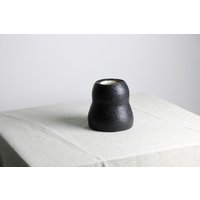 Handgefertigte Vase | 11 cm Aus Keramik in Schwarz Und Weiß von RFeldmannEntwurf