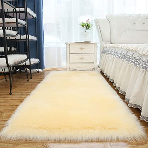 RGRE Faux Lammfell Teppich 60x180cm, Künstliche Schaffell Teppich, Lammfellimitat Teppich, Modern Teppich Wohnzimmerteppich, Flauschiger Rutschfester Schlafzimmerteppiche von RGRE