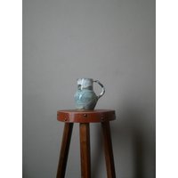 Handgefertigter Krug Aus Glasierter Keramik, Handgefertigte Töpferware, Ländliche Dekoration, Langsame Handgefertigtes Objekt, Vase Mit Henkel von RGbyleonn