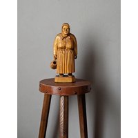 Handgefertigte Skulptur Einer Bäuerin von RGbyleonn