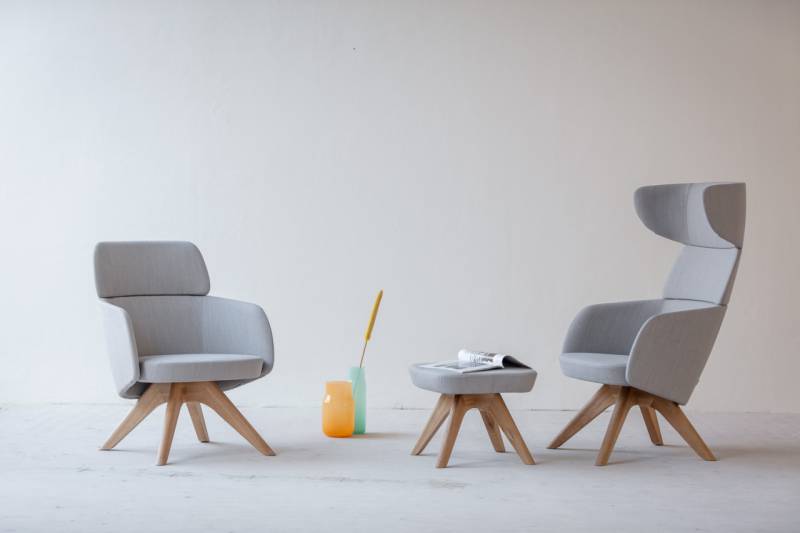 Rim WINX Vollgepolsterter Loungesessel mit Holzgestell und optionaler Rückenhöhe von RIM