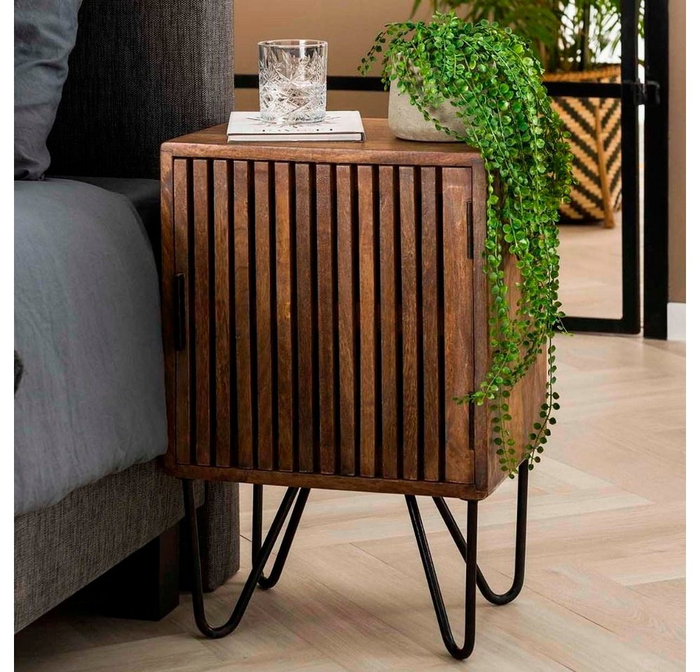 RINGO-Living Beistelltisch Massivholz Nachttisch Boni mit Tür in Natur-dunkel und Schwarz-matt, Möbel von RINGO-Living
