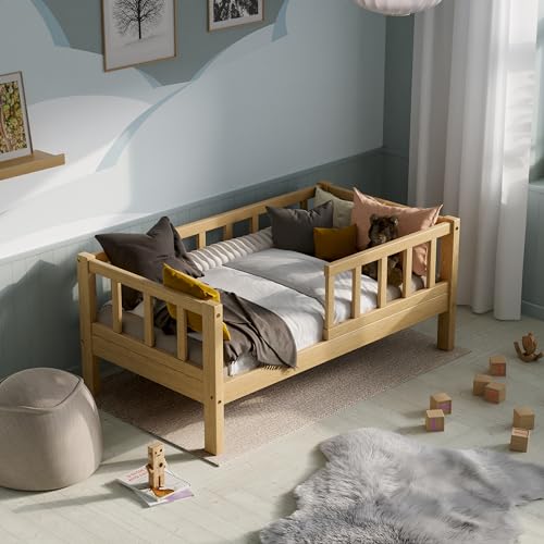 RIVERBANK Kinderbett 70x140 mit Rausfallschutz. (Natur) Kleinkind Jugendbett Massivholz Kiefer Bettgestell mit Lattenrost & Stauraum. Kinder Bett für Mädchen oder Jungen. von RIVERBANK