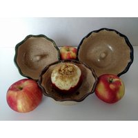 Gesprenkelte Tan Apple Baker Ofenfeste Keramikschale Gesprenkelte Tan Apple Baker Ofenfeste Keramikschale von RIchmanPottery