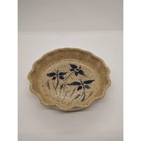Handbemalte Steingut Mini Tortenplatte 15, 5 cm Individuelle Quicheform Handbemalte Steingut Mini Tortenplatte 15, 5 cm Individuelle Quicheform von RIchmanPottery