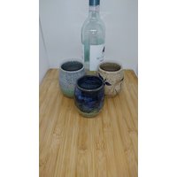 Handgefertigtes Steinzeug Keramik Stemless Weinglas Cocktailglas Mit Fingergriff von RIchmanPottery