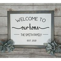 Personalisiertes Willkommen in Unserem Zuhause Reverse Canvas Schild/Est von RJMCustoms