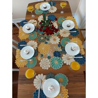 Beads Bloom Runner | 90 cm X 35 cm Handgefertigter Perlenläufer, Tischläufer, Luxus Perlenläufer von RMUHOMEDECOR