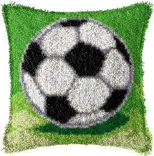 ROCKY&CHAO Knüpfhaken Kits Kissenbezug Stickerei Kit Knüpfhaken Kissenbezug für Erwachsene und Anfänger, Kissenbezug Sofa Kissenbezug Bastelsets, Fußball 43 x 43 cm von ROCKY&CHAO