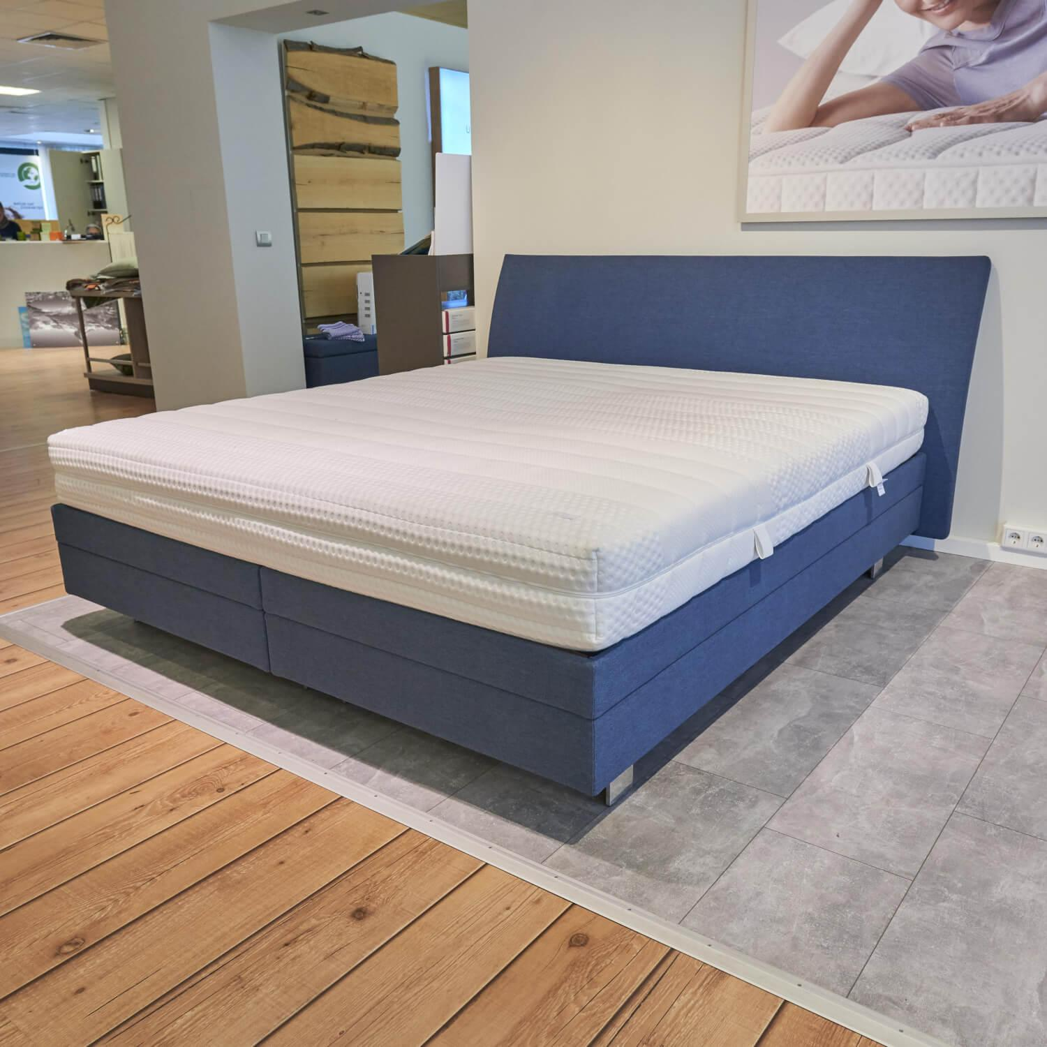 Bett Selecta B2 Stoff SD 08 Blau Alufuß Mit 2 Lattenrosten Ohne Matratze von RÖWA