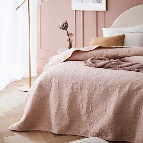 ROOM99 Leila Elegante Tagesdecke in Puderrosa 240 x 260 cm Vielseitige Wohndecke als Bettüberwurf oder Sofaüberwurf Überwurfdecke für Bett und Sofa Steppdecke Stil Ideal als Bedspread von ROOM99