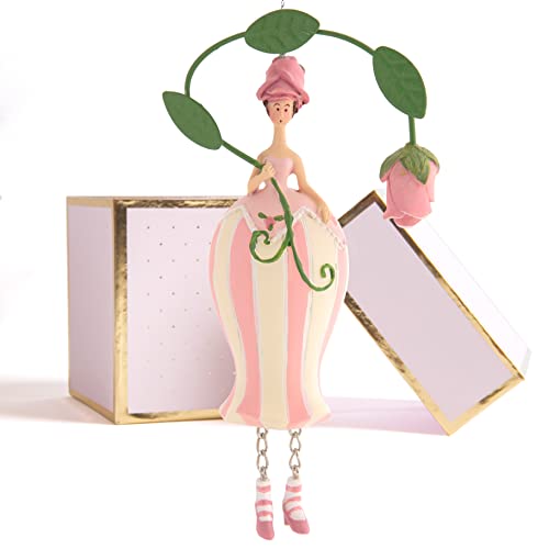 ROSEMARIE SCHULZ Heidelberg Blumenmädchen Figur Pompadour Rosen Dekofigur zum Hängen Geschenkbox Kunstblume zum Aufhängen Blumenampel innen Deko Sommer von ROSEMARIE SCHULZ Heidelberg