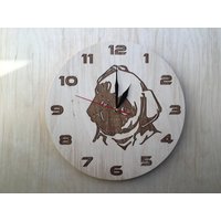 Laser Gravur Mops Uhr Hund Aus Birkensperrholz von ROWLworkshop