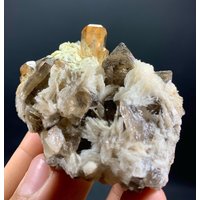 Goldene Topas-Kristalle Mit Quarz Und Muskovit, Skardu Pakistan Goldene Topas-Kristalle Mit Quarz Und Muskovit, Skardu Pakistan von ROYALMINERALSHOP