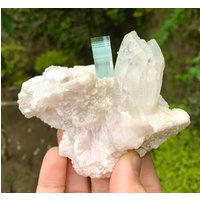 Himmelblauer Aquamarin Mit Quarz Kristallen Aus Der Shigar Mine in Skardu Pakistan. 320 Gramm Himmelblauer Aquamarin Mit Quarz Kristallen Aus Der Shigar Mine in Skardu Pakistan. 320 Gramm von ROYALMINERALSHOP