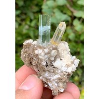 Himmelblauer Aquamarin Mit Quarz & Muskovit Aus Skardu Pakistan. 180 Kt Himmelblauer Aquamarin Mit Quarz & Muskovit Aus Skardu Pakistan. 180 Kt von ROYALMINERALSHOP