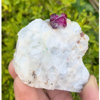 Natürlicher Roter Blut Rubin Auf Feldspat Aus Dem Nagar Tal Gilgit Pakistan. 101 Gramm von ROYALMINERALSHOP