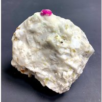 Natürlicher Roter Blut Rubin Auf Feldspat Aus Dem Nagar Tal Gilgit Pakistan. 170 Gramm Natürlicher Roter Blut Rubin Auf Feldspat Aus Dem Nagar Tal Gilgit Pakistan. 170 Gramm von ROYALMINERALSHOP