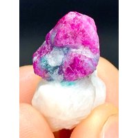 Natürlicher Roter Blutrubin Auf Feldspat Aus Dem Nagar Tal Gilgit Pakistan 53 Ct von ROYALMINERALSHOP