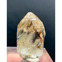 Roter Muskovit Einschluss Quarz-Kristall Von Der Hashupi Mine in Skardu Pakistan. 115 Kt Roter Muskovit Einschluss Quarz-Kristall Von Der Hashupi Mine in Skardu Pakistan. 115 Kt von ROYALMINERALSHOP