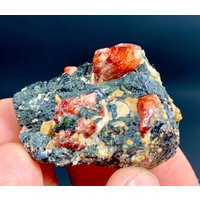 Roter Zirkon, Skardu Pakistan. 108 Kt von ROYALMINERALSHOP