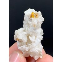 Seltener Orangener Mikrolith Mit Topas & Muskovit Aus Der Shengus Mine Skardu Pakistan. 102 Kt Seltener Orangener Mikrolith Mit Topas & Muskovit Aus Der Shengus Mine Skardu Pakistan. 102 Kt von ROYALMINERALSHOP