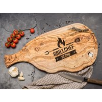 Grill Brett Schneidebrett Personalisiert Olivenholz Tranchierbrett Xxl Grillbrett Gravur Grillen Geschenke Für Männer Geschenk von ROZTFYR